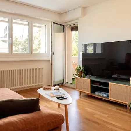 Au Bord Du Leman Homestay *